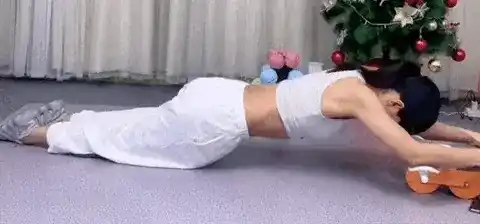 Abdominal roller in use